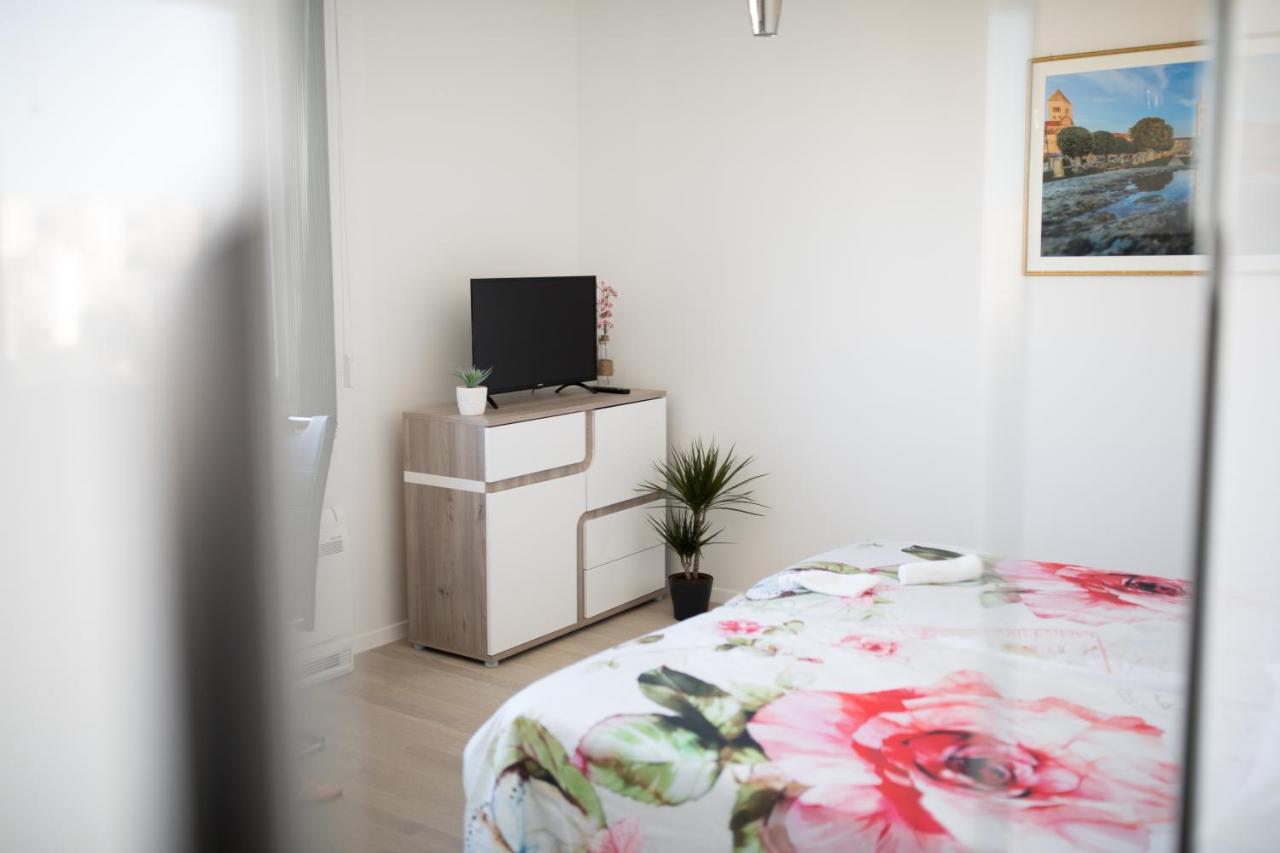 Studio Apartman Moonlight ザダル エクステリア 写真
